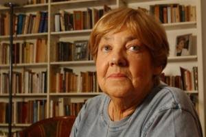 María Elena Walsh, una flor en el desierto