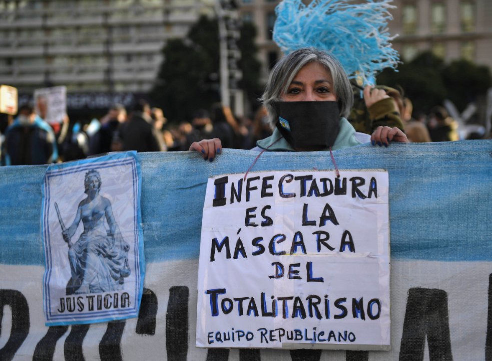 Blues del neofascismo... / por: Roberto Follari