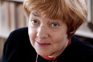 Mar&iacute;a Elena Walsh, una referencia