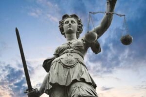 La injusticia / por: Norberto Rossell