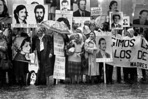 Las cenizas 3... Si muriera antes de despertar... / por: Luc&iacute;a Isabel Briones Costa