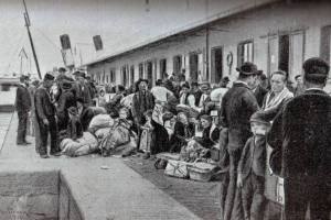 Los argentinos venimos de los barcos 2 / por: Amadeo Hugo Robert-Gilaberte