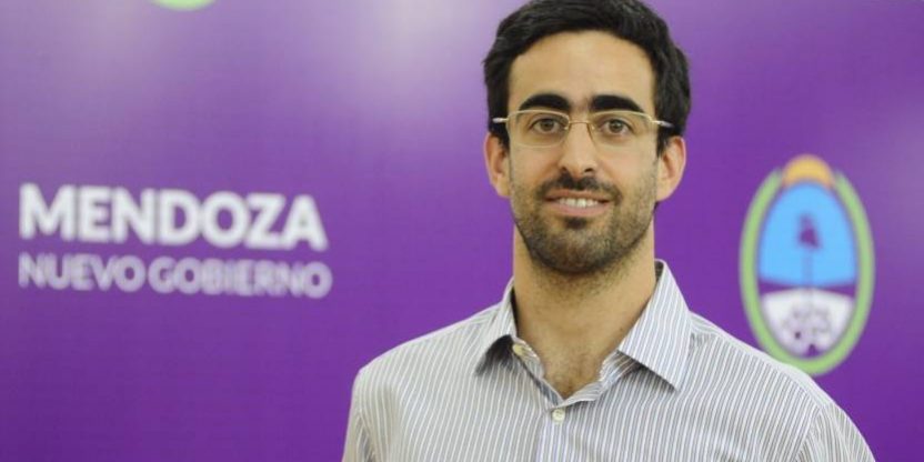 58c937b5e4461_896_607!