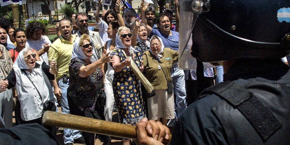 web-19-y-20-represion-madres-plaza-2001