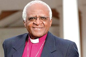Desmond Tutu crece en el recuerdo / por: Rodrigo Briones