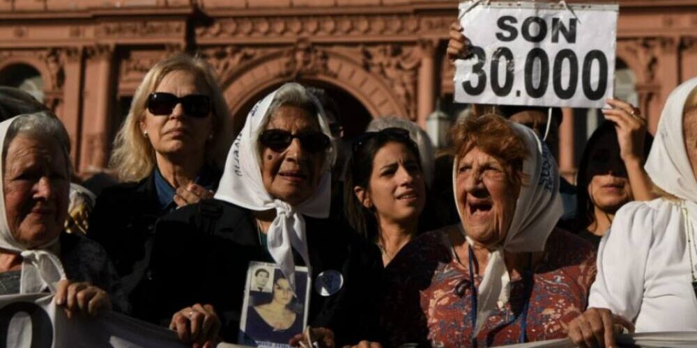 la-organizacion-madres-de-plaza-de-mayo-cifra-las-victimas-de-la-dictadura-en-no-menos-de-30000-entre-muertos-y-desaparecidos-cedoc-1335105