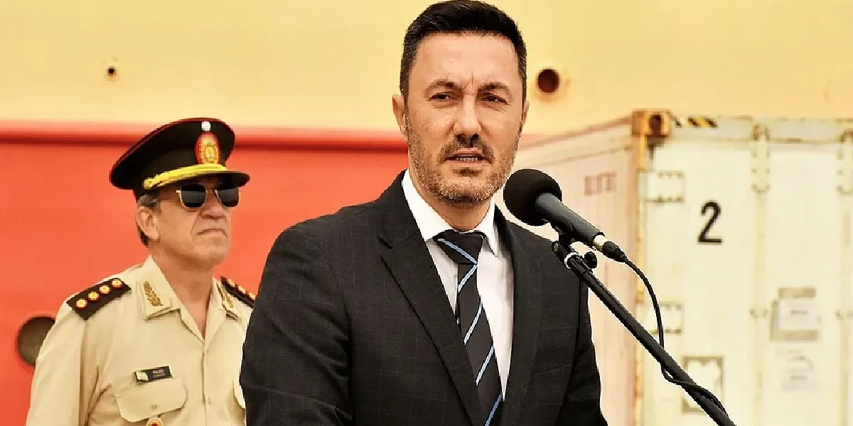 luis-petri-defensajpg