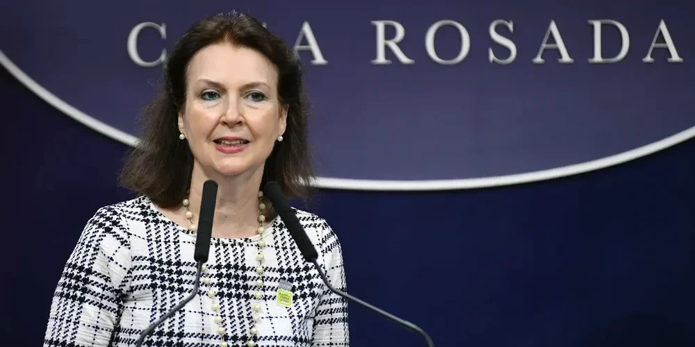 multimedia.normal.98a06589780721b4.RGlhbmEgTW9uZGlubyBieSBuYV9ub3JtYWwud2VicA==