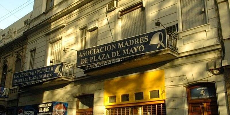 Universidad-Nacional-de-las-Madres-UNMa-Asociacion-de-Madres-de-Plaza-de-Mayo-Intervencion-Milei