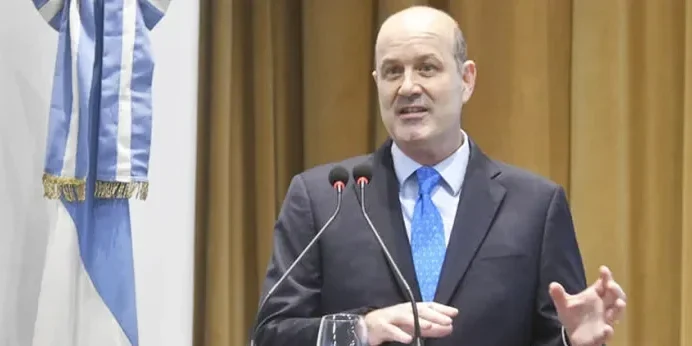 federico-sturzenegger-.-sturzenegger-defendio-la-ley-omnibus-ahora-se-debaten-temas-que-eran-tabu-.-elpaisdiario.ar