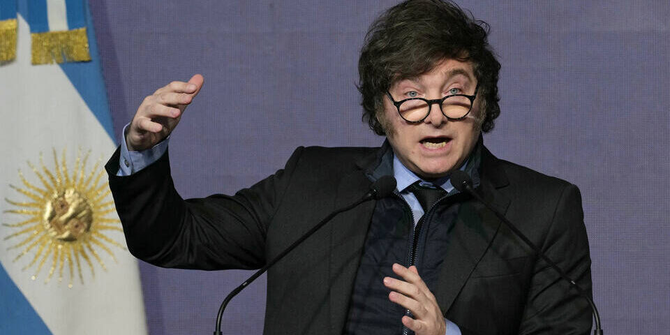 865582-2-a-afp-20-282-29