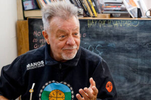 Pensar en nada desde el trazo &uacute;nico de Le&oacute;n Gieco / por: Jorge Garacotche