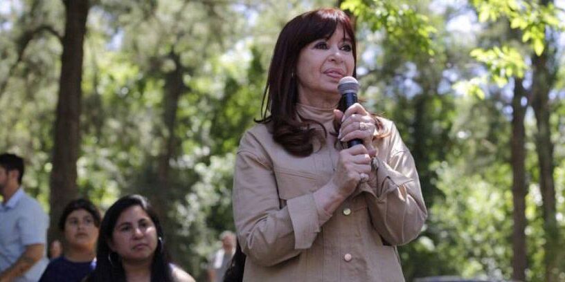 cristina-kirchner-en-un-acto-con-400-mujeres-al-momento-de-la-sentencia-en-su-contra-1911228