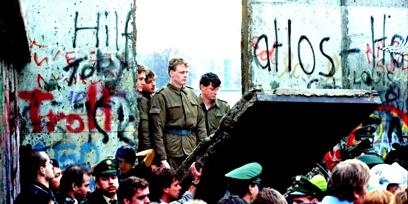 caida-del-Muro-de-Berlin-Alemania-1989.jpg