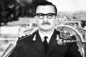 La Beretta calibre 22 (decimoprimera), en el barrio que ya no era / por: Rodrigo Briones