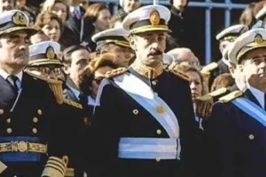 La Beretta calibre 22 (decimoquinta), el golpe del '76 / por: Rodrigo Briones