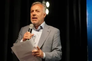 Cornejo... otra vez la Polic&iacute;a reprimi&oacute; la protesta contra la reforma de la Ley de Glaciares