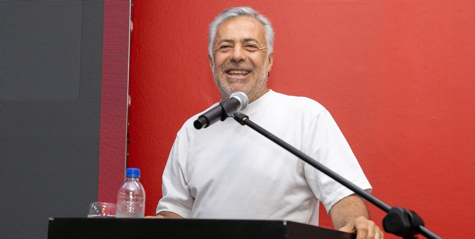 Cornejo... "cura influencer" y las 1.500 porciones semanales "llegan niños descalzos"