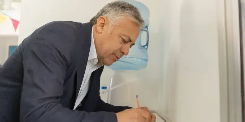 alfredo-cornejo-firma-jardin-infantes-graciela-murgia-lujan-cuyo-esteban-allasinojpg