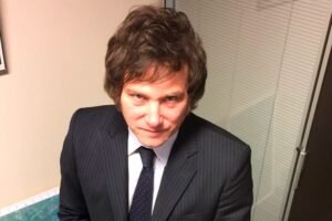 La política de la economía / por: Horacio Rovelli