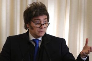 Milei... siete de cada diez ocupados tiene ingresos bajo la línea de pobreza