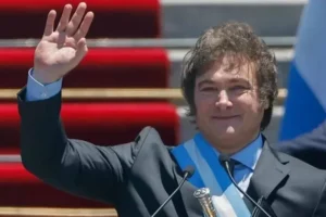 Milei... denuncian despidos de docentes y deudas salariales en el instituto de Banfield