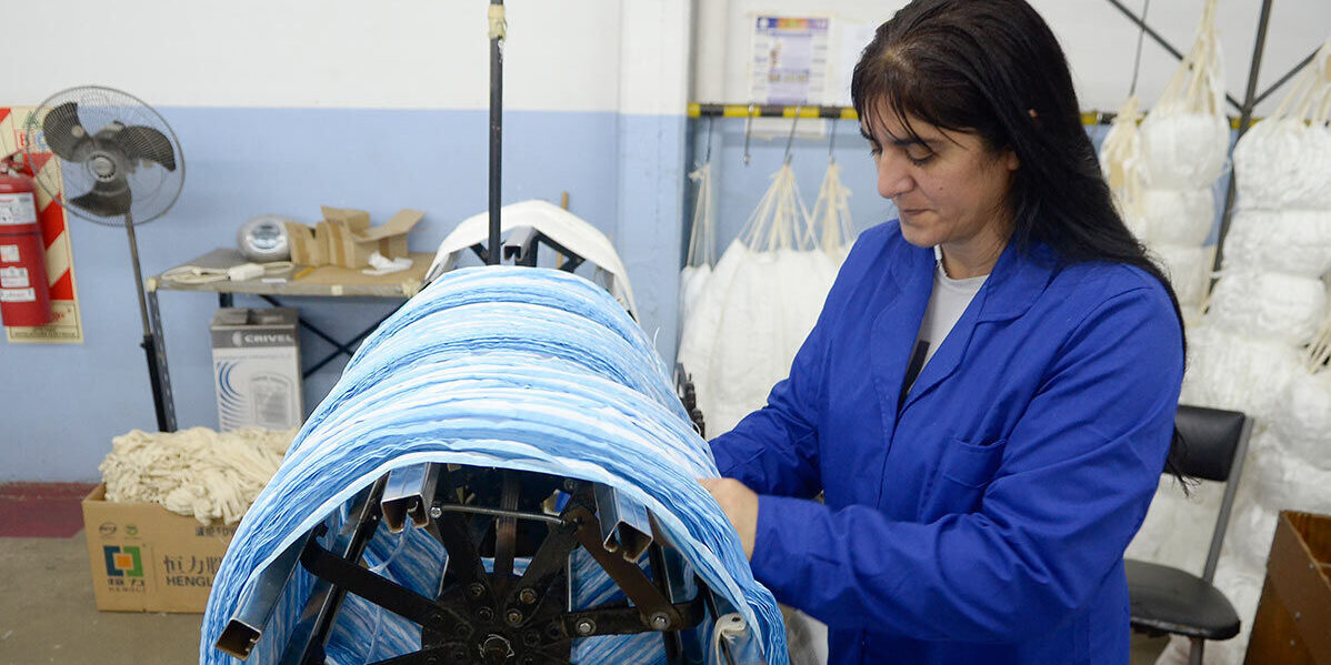 20220710-Fabrica-de-escarapelas-Arco-Iris-Silvina-Neudorff-Pyme-Pedro-Perez-8