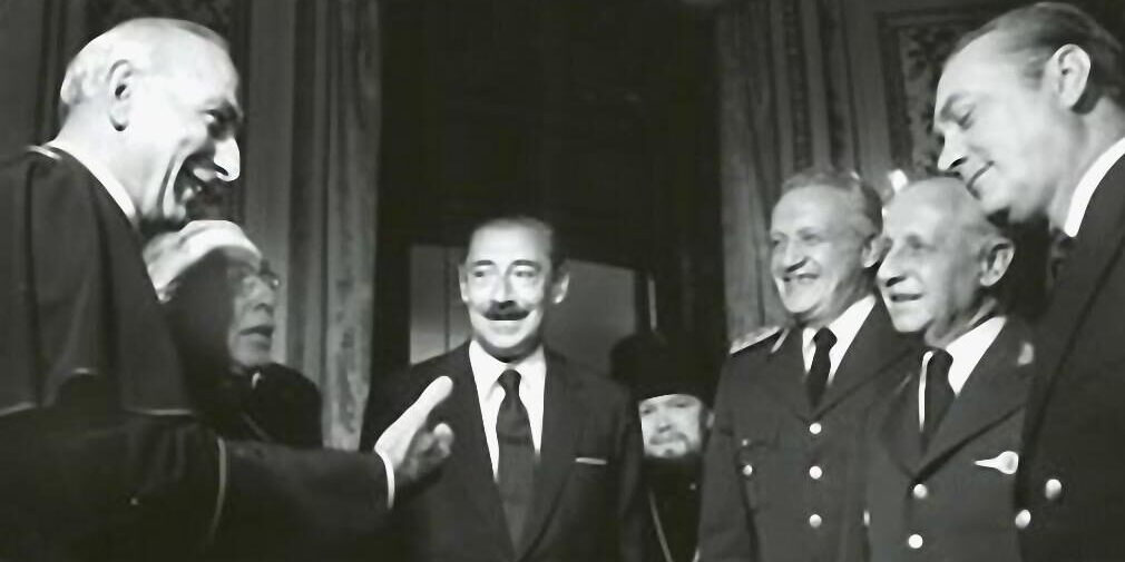 El-nuncio-Laghi-y-el-arzobispo-Aramburu-junto-a-los-genocidas-Videla-Galtieri-Graffigna-y-Lambruschini.