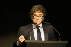Milei... las empresas crearán menos empleo en los próximos meses