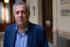 Cornejo... defiende que el Estado haga rutas y otorgue energía a las mineras