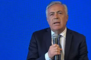 Cornejo... los dos funcionarios que estuvieron en la fiesta de la Embajada yanqui