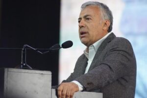 Cornejo... sat&eacute;lite del plan libertario y a favor de la venta de tierras a extranjeros