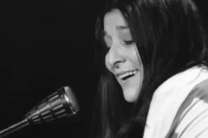 Repudio a los insultos de un funcionario libertario a Mercedes Sosa "gorda comunista"