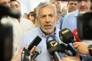 Cornejo... mand&oacute; su Ley de Hidrocarburos; regal&iacute;as m&oacute;viles, miner&iacute;a y fracking