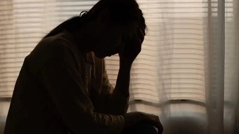Se multiplican los suicidios y Milei ajusta en salud mental