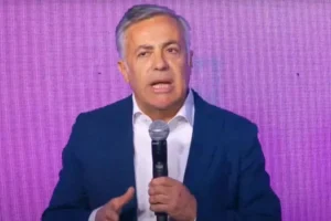 Cornejo... es "legal y &eacute;tico" pagarse un posgrado con fondos bajo su control