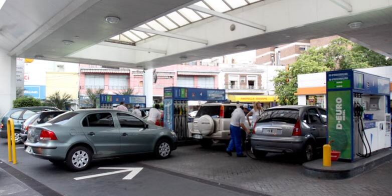 68868_disco1-soc-2010-falta-combustible-nafta-mombelli-15-_BIG