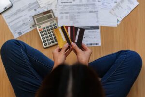 Crecen las deudas familiares y la mora en pr&eacute;stamos llega al 13 %