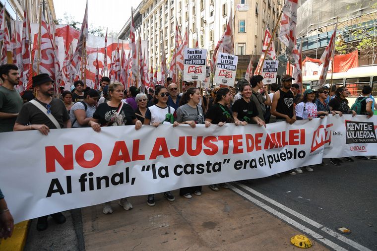 Argentina en crecimiento, crecen despidos, desalojos y quiebras / por: Alberto Nadra