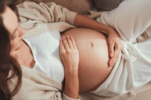 Maternidad, amor y mandato / por: Rodrigo Briones y Sandra Farias